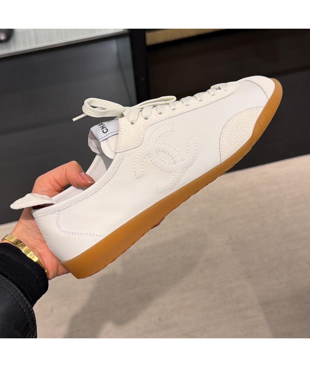 CHANEL Белые кожаные кеды, фото 3