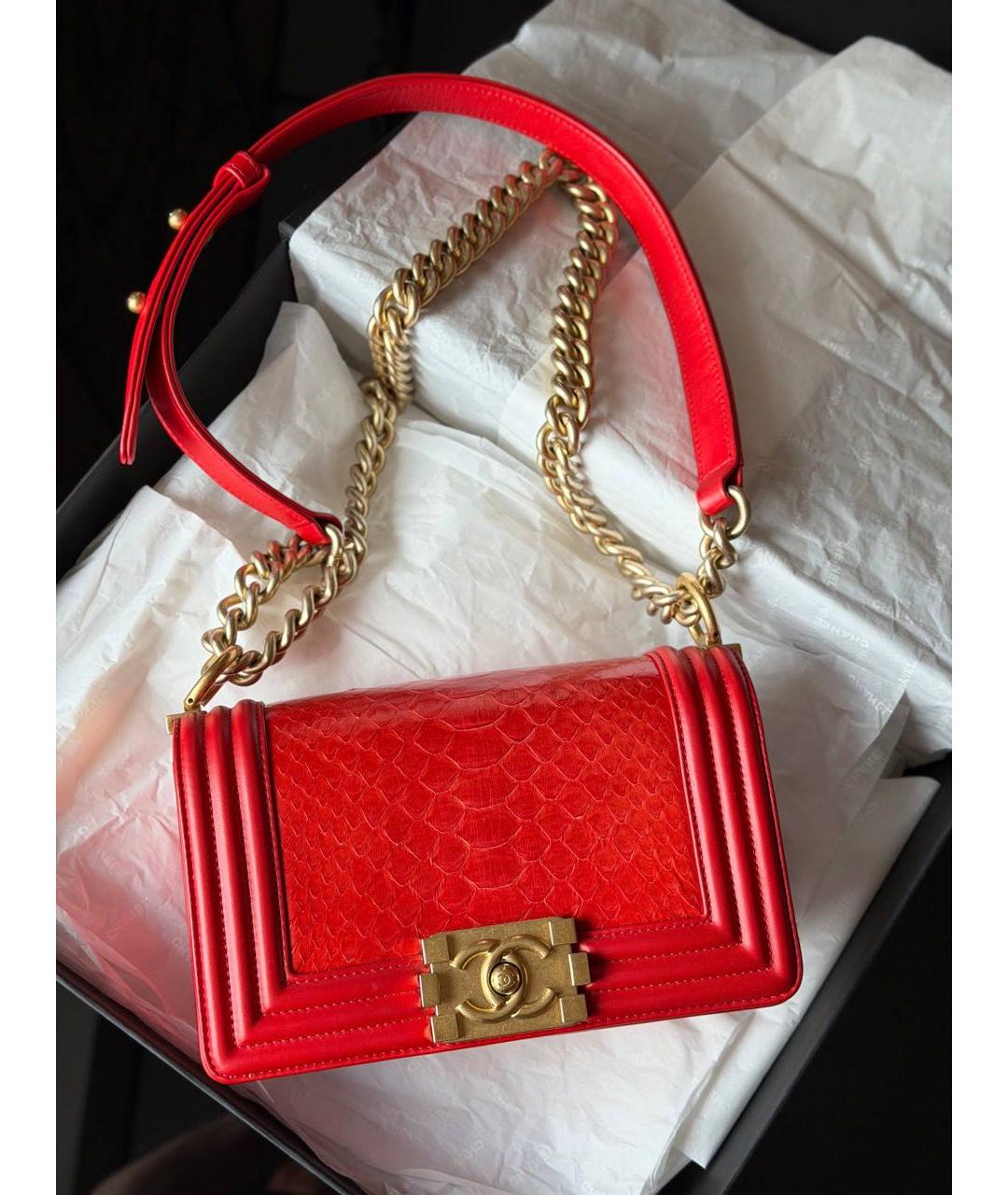 CHANEL Красная сумка через плечо из экзотической кожи, фото 9