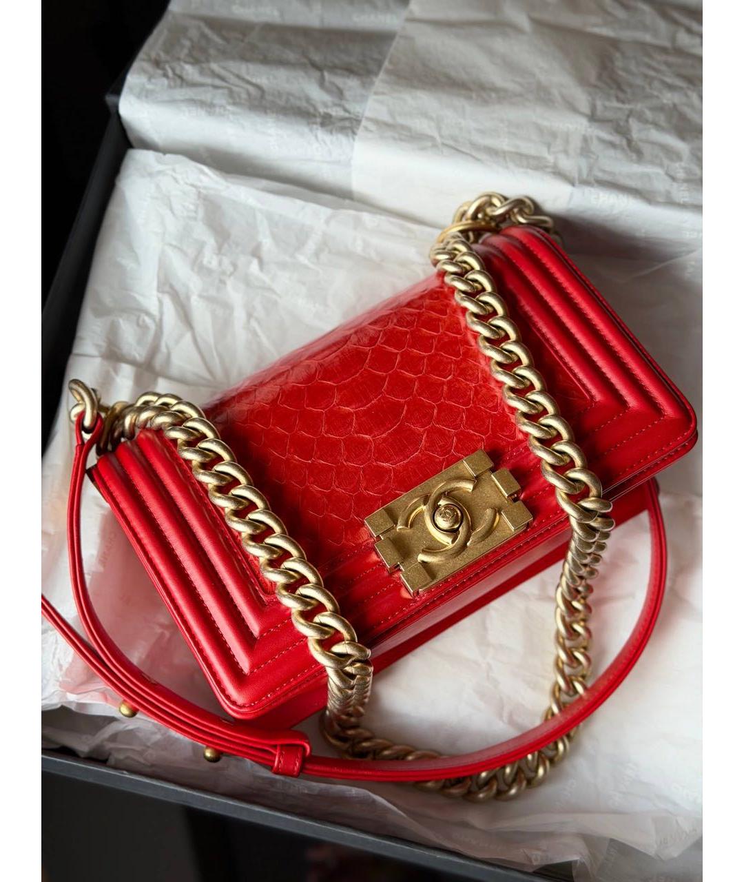 CHANEL Красная сумка через плечо из экзотической кожи, фото 6