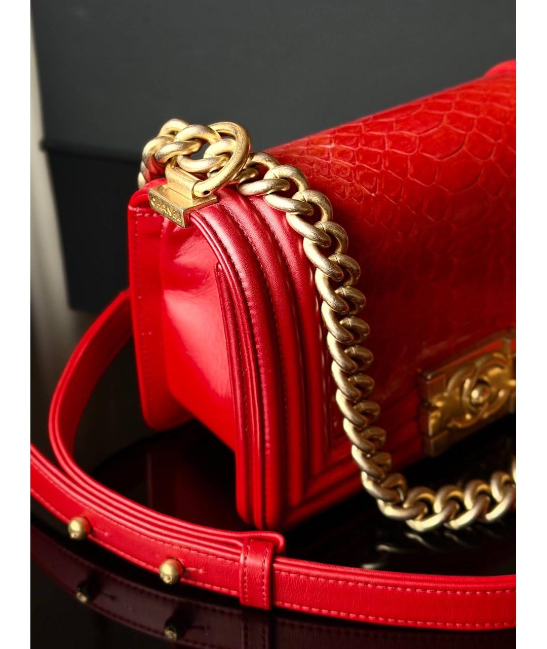 CHANEL Красная сумка через плечо из экзотической кожи, фото 7