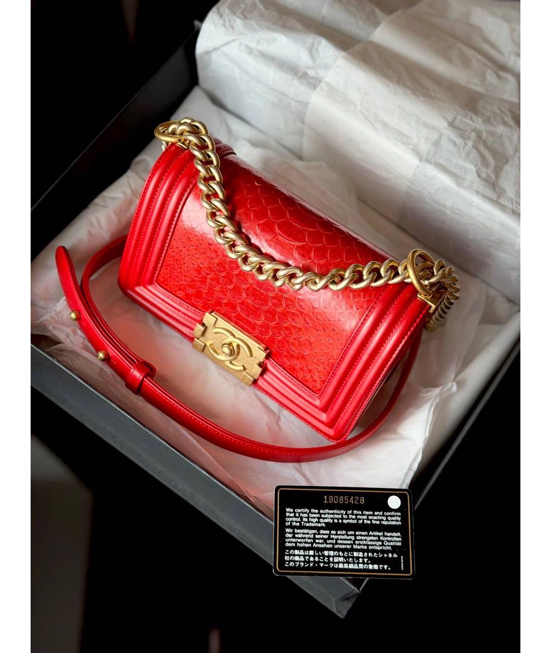 CHANEL Красная сумка через плечо из экзотической кожи, фото 3