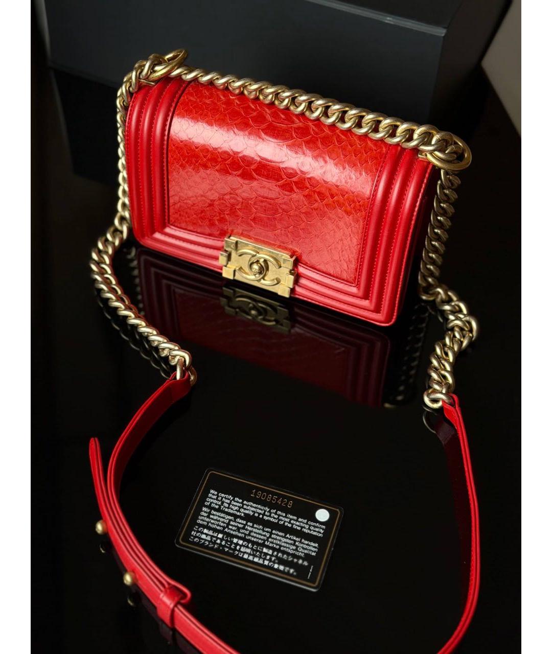 CHANEL Красная сумка через плечо из экзотической кожи, фото 5