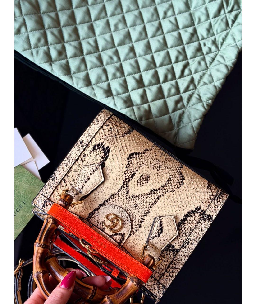 GUCCI Бежевая сумка с короткими ручками из экзотической кожи, фото 5