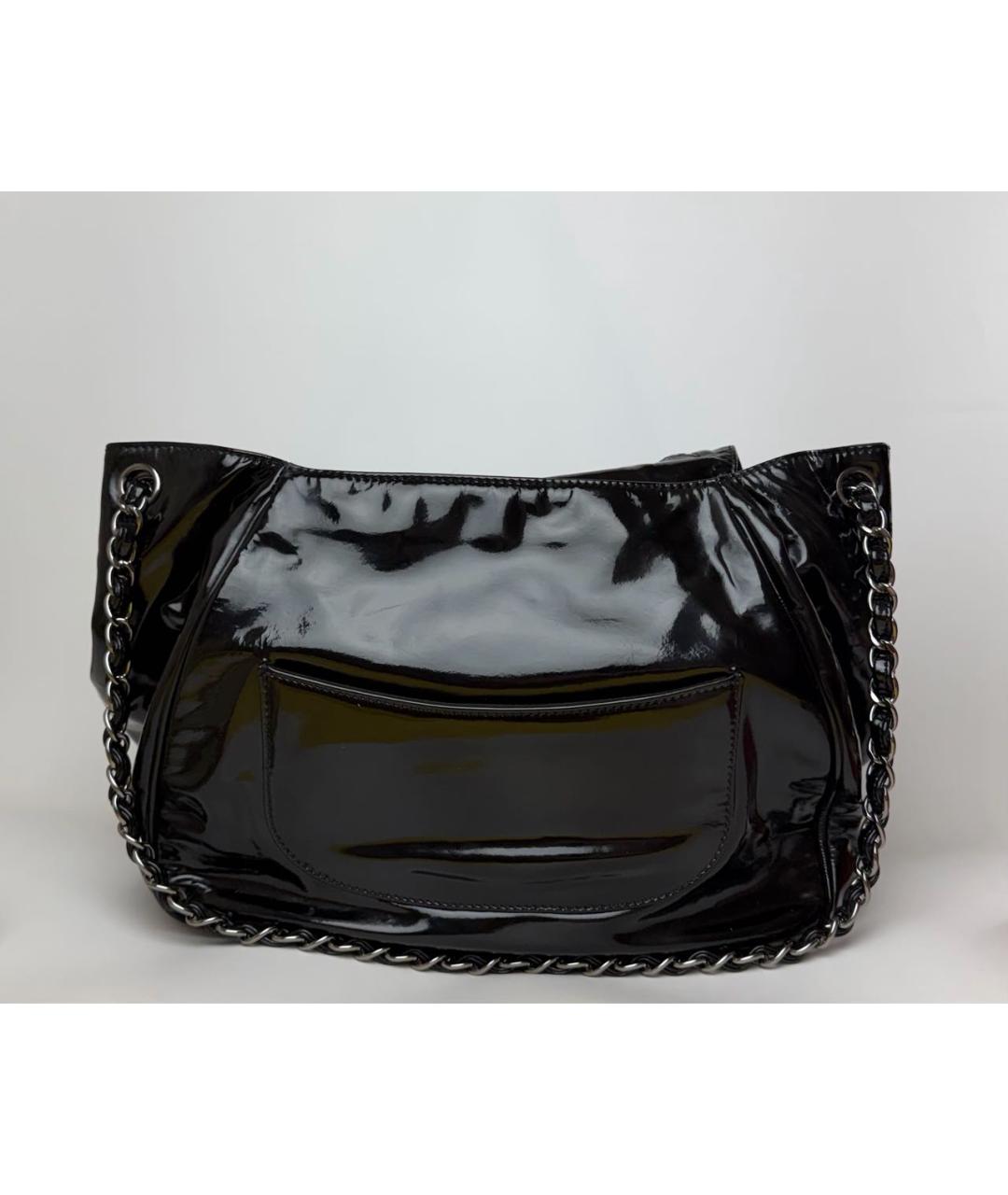 CHANEL Черная сумка через плечо из лакированной кожи, фото 3
