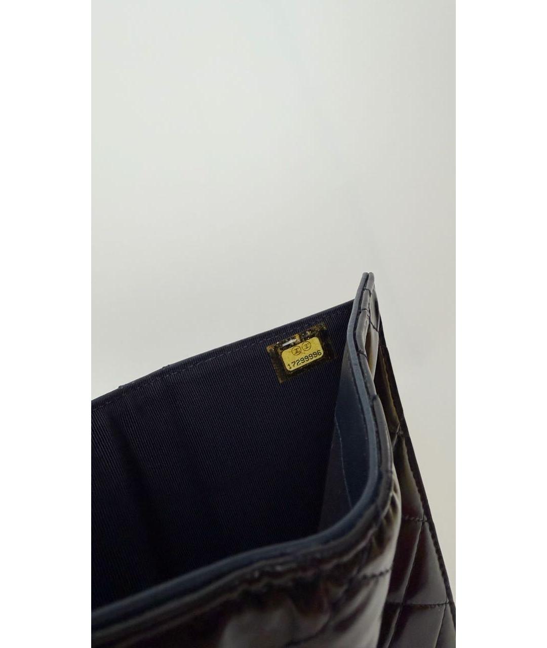 CHANEL Черный кошелек из лакированной кожи, фото 7