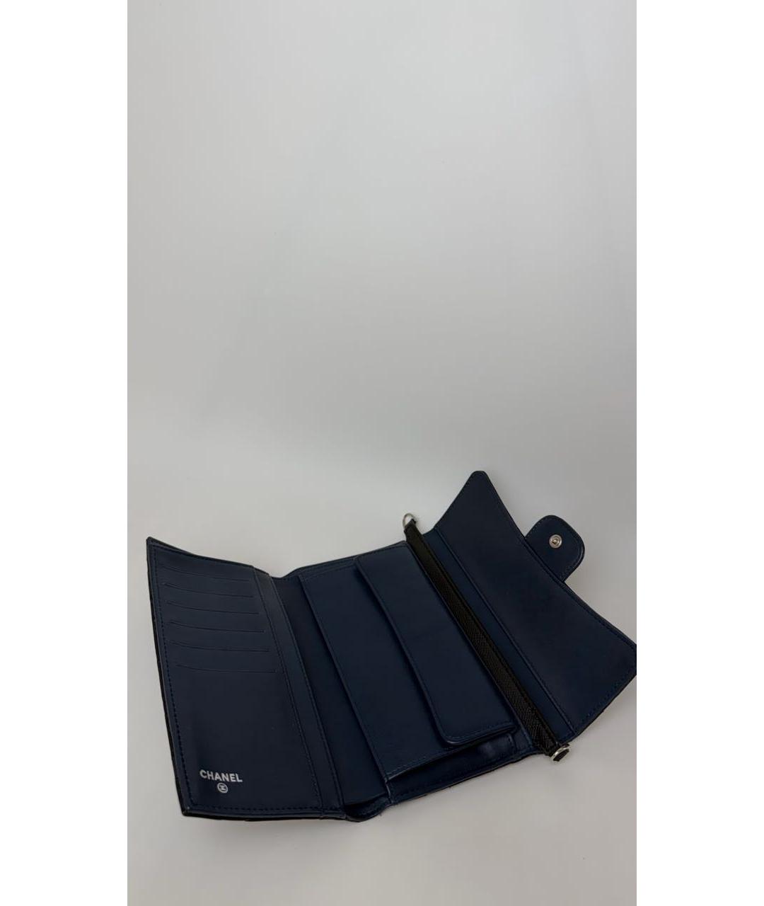 CHANEL Черный кошелек из лакированной кожи, фото 6