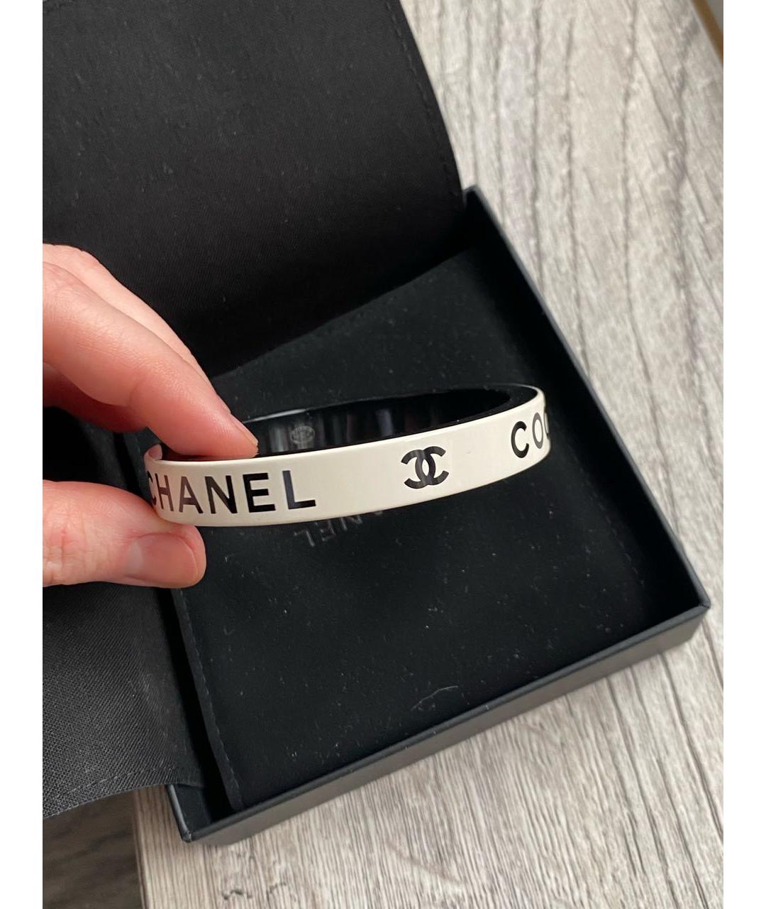 CHANEL Белый пластиковый браслет, фото 3