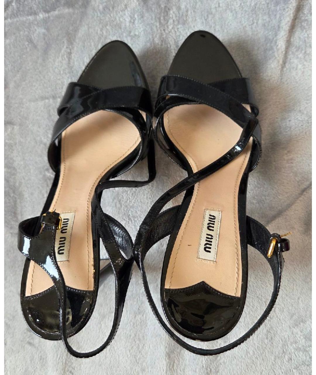 MIU MIU Черные босоножки из лакированной кожи, фото 3