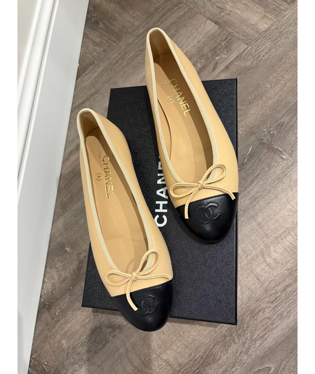 CHANEL Бежевые кожаные балетки, фото 2