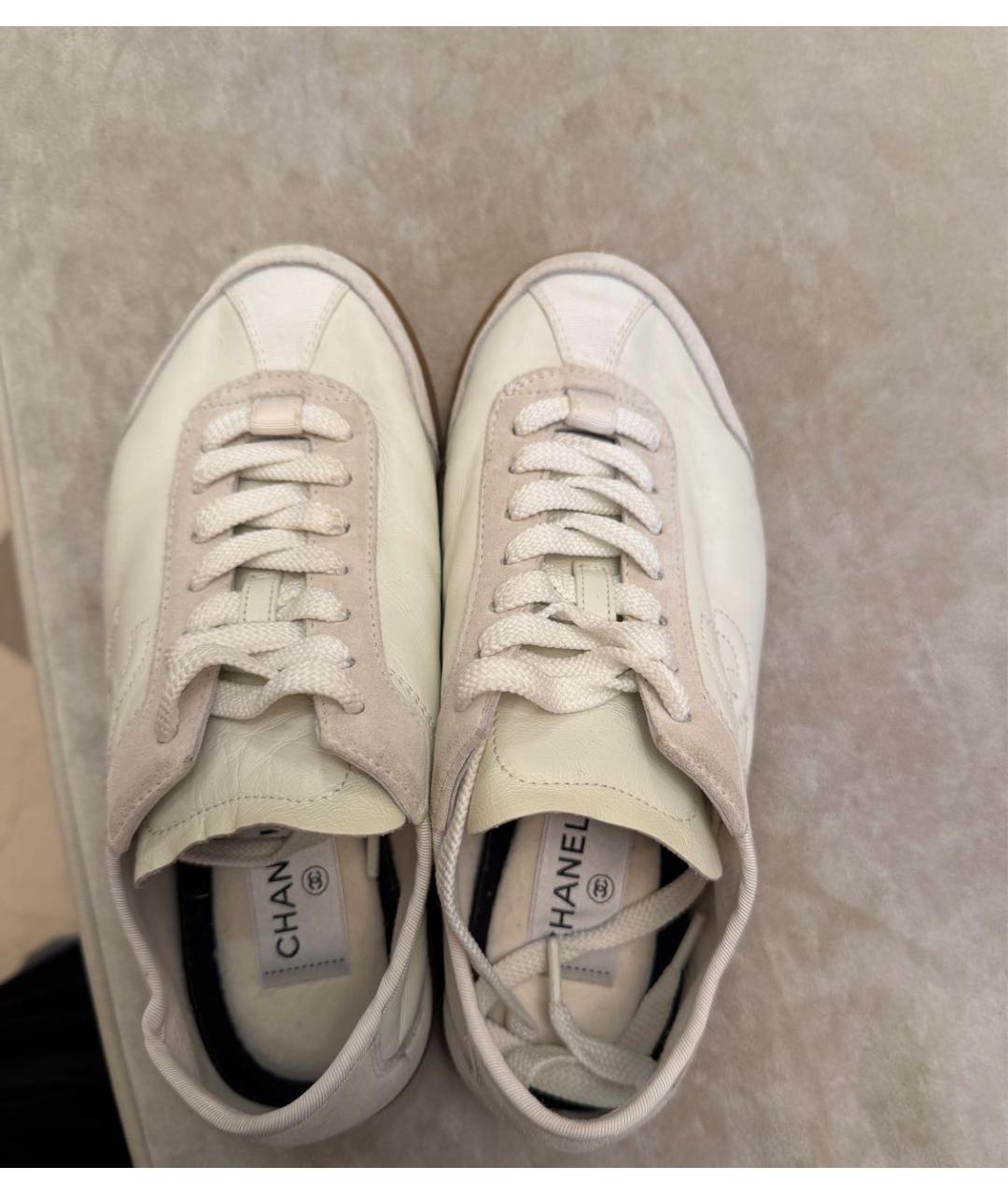 CHANEL Белые кожаные кроссовки, фото 3