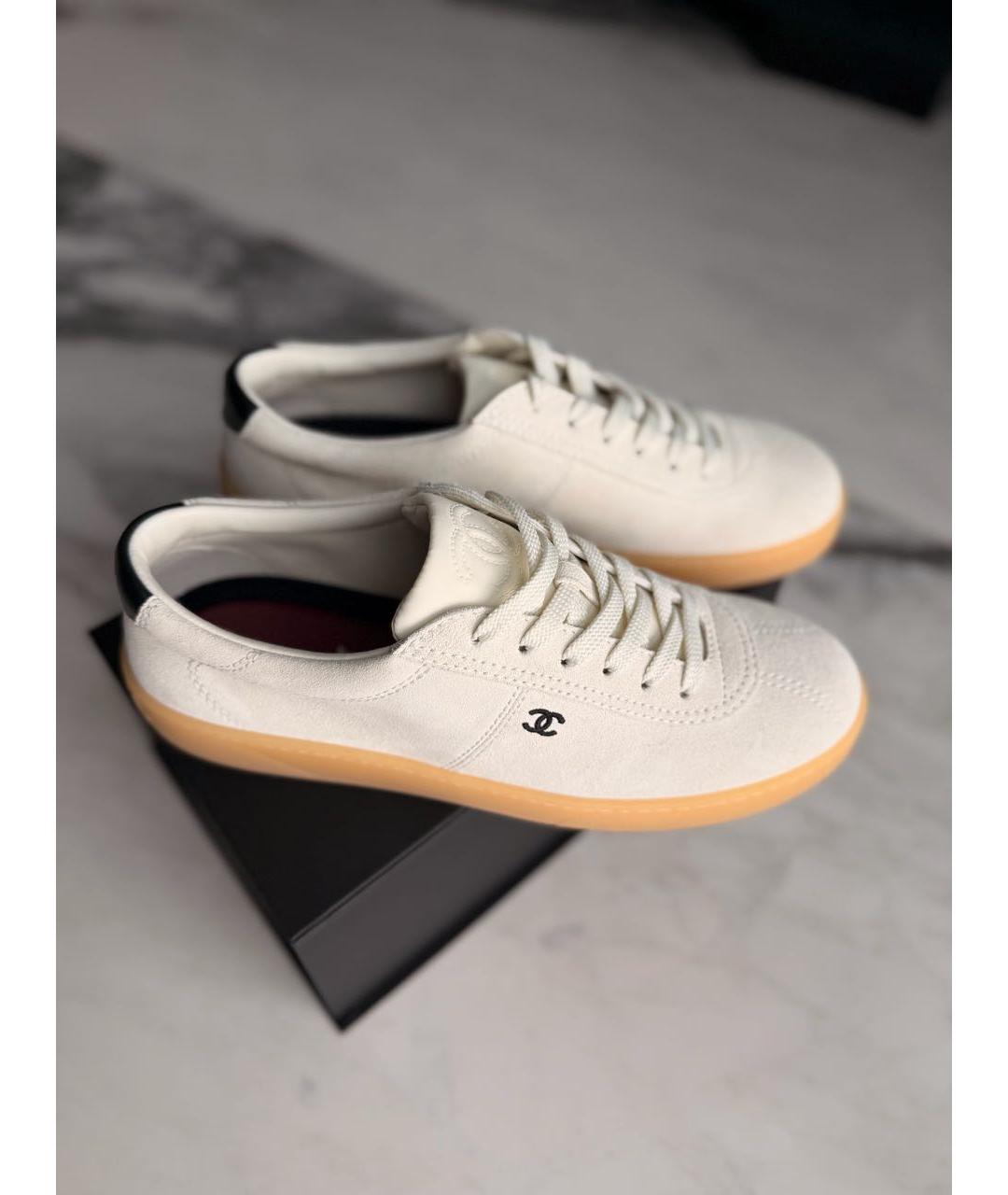 CHANEL Белые замшевые кеды, фото 6