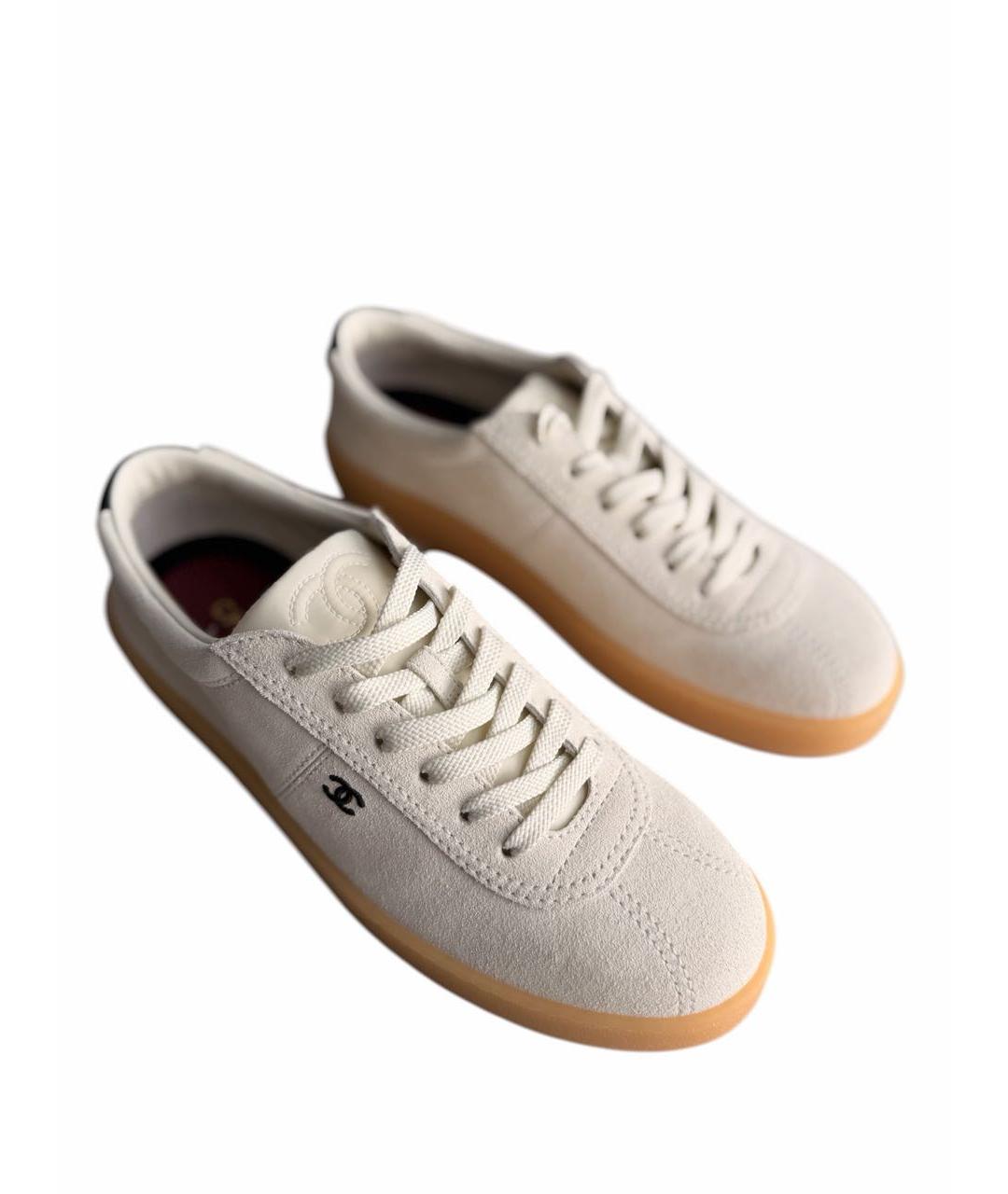 CHANEL Белые замшевые кеды, фото 2