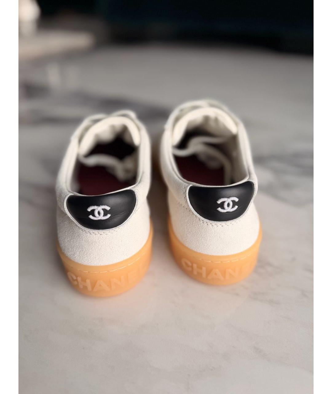 CHANEL Белые замшевые кеды, фото 4