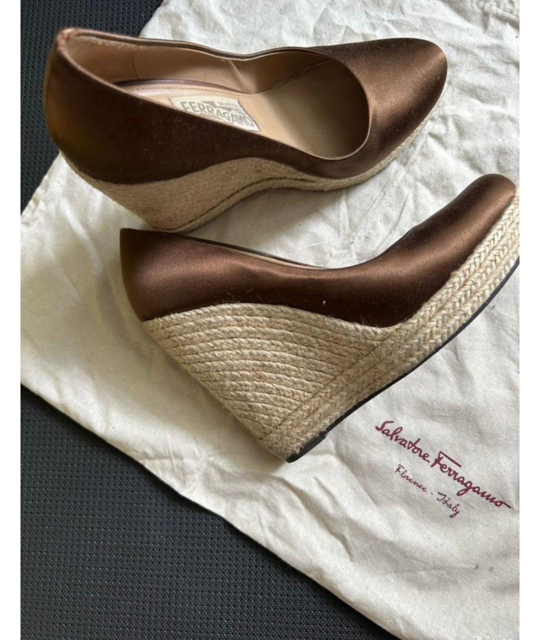 FERRAGAMO Золотые кожаные туфли, фото 4