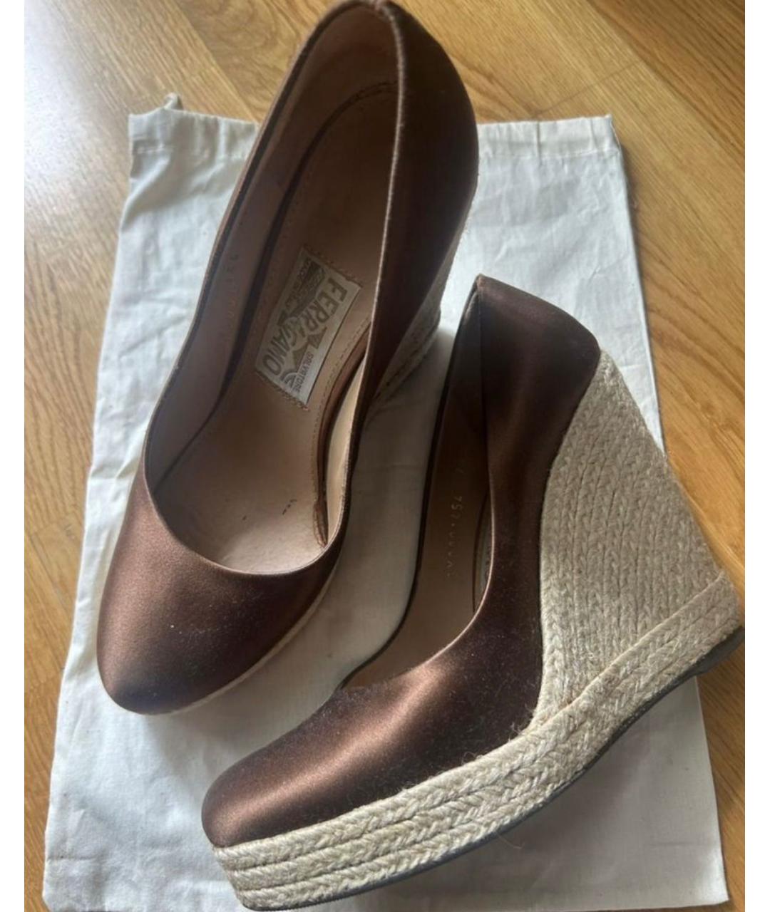 FERRAGAMO Золотые кожаные туфли, фото 2