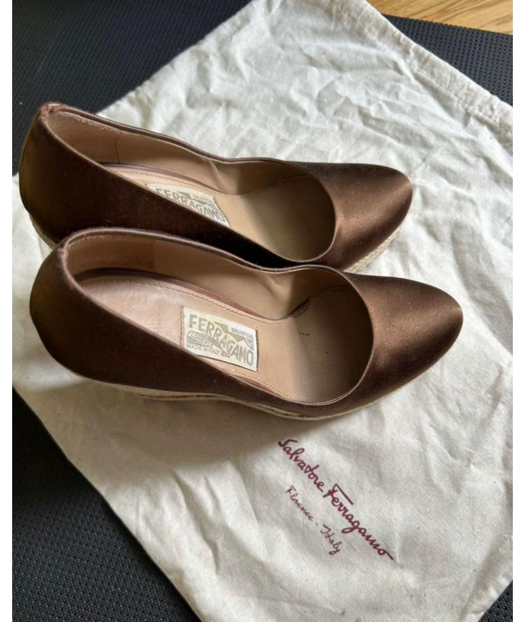 FERRAGAMO Золотые кожаные туфли, фото 3