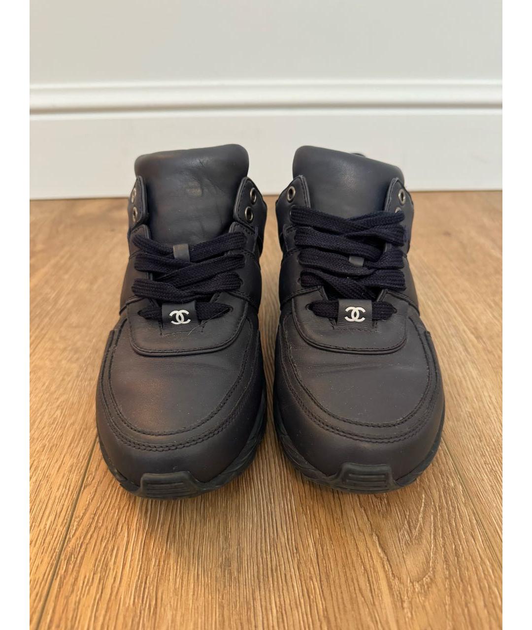 CHANEL Темно-синие кожаные кроссовки, фото 2