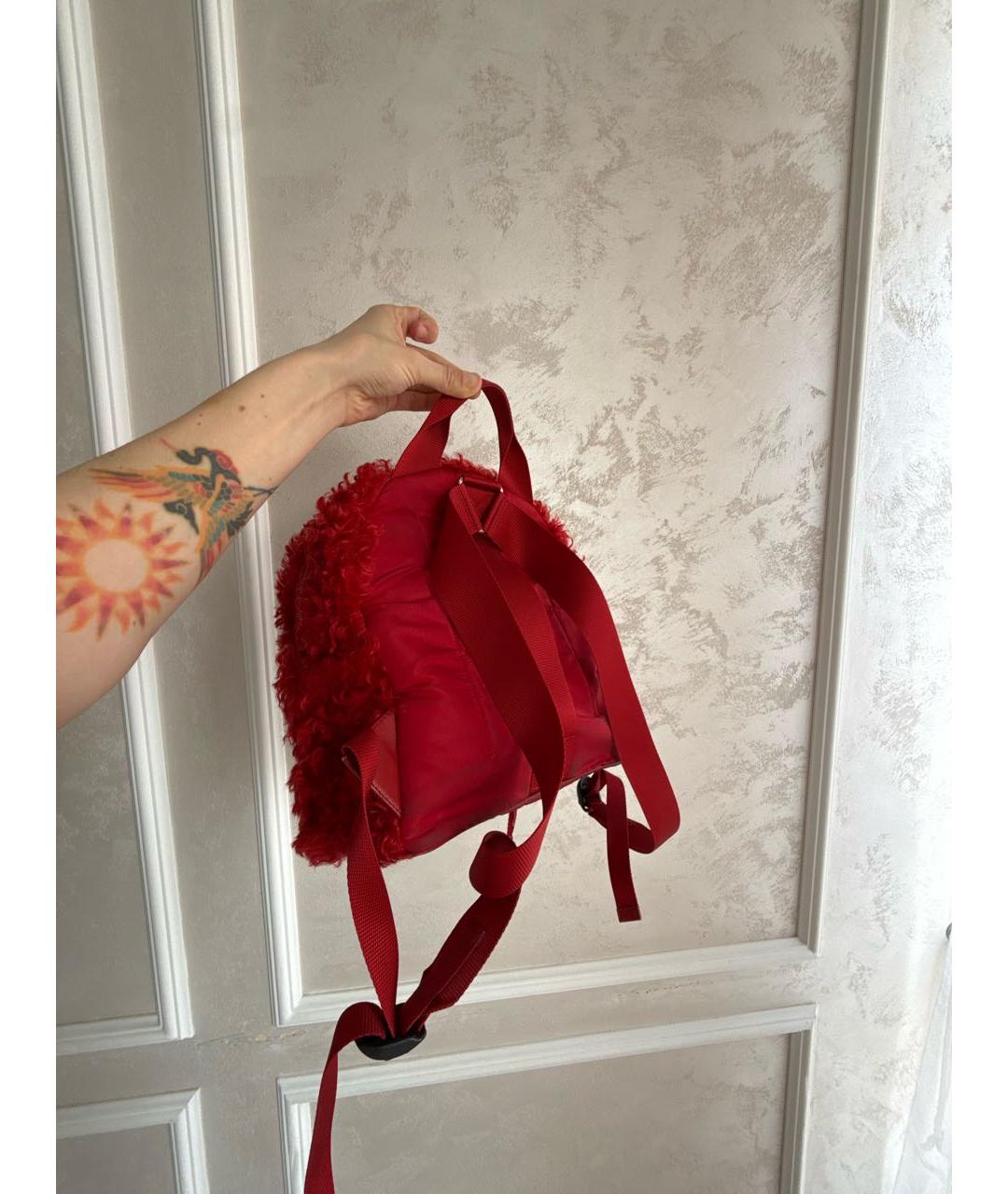 MIU MIU Красный меховой рюкзак, фото 3