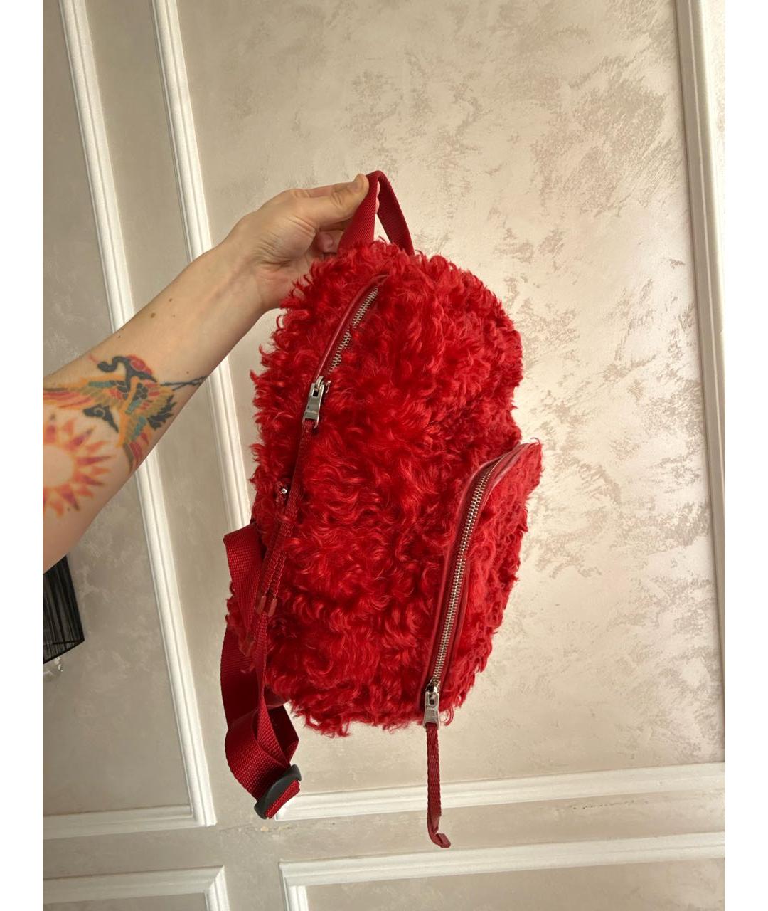 MIU MIU Красный меховой рюкзак, фото 2
