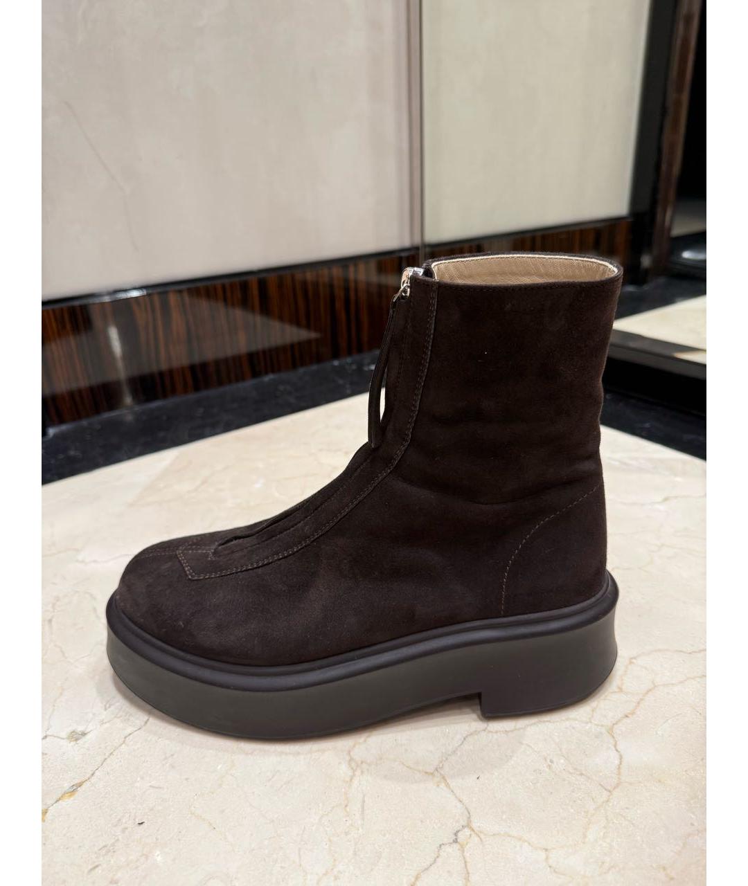 THE ROW Коричневые замшевые ботинки, фото 5