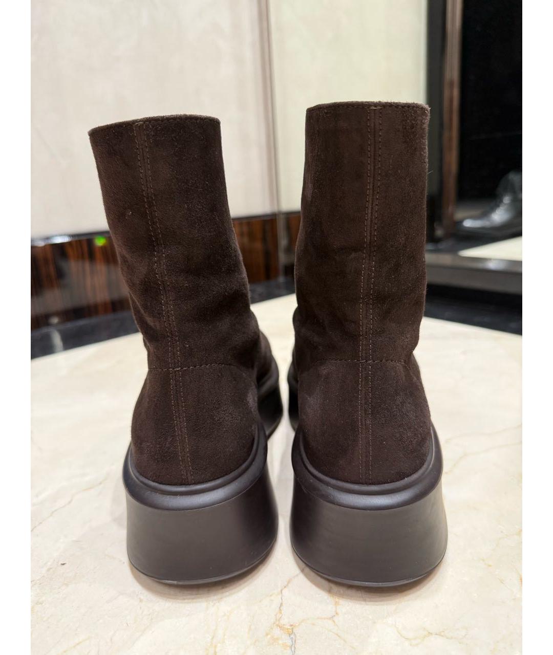 THE ROW Коричневые замшевые ботинки, фото 4