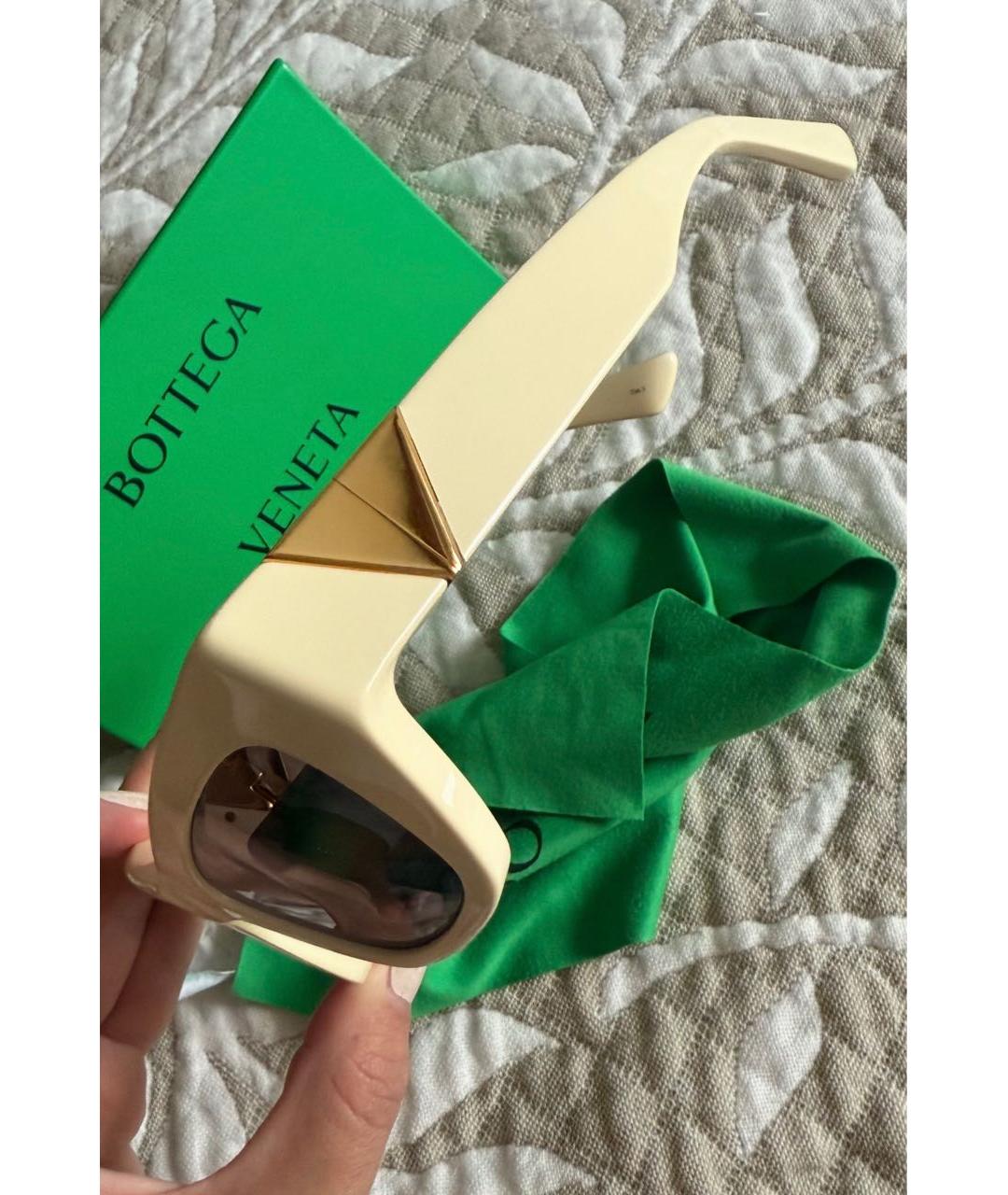 BOTTEGA VENETA Белые пластиковые солнцезащитные очки, фото 4