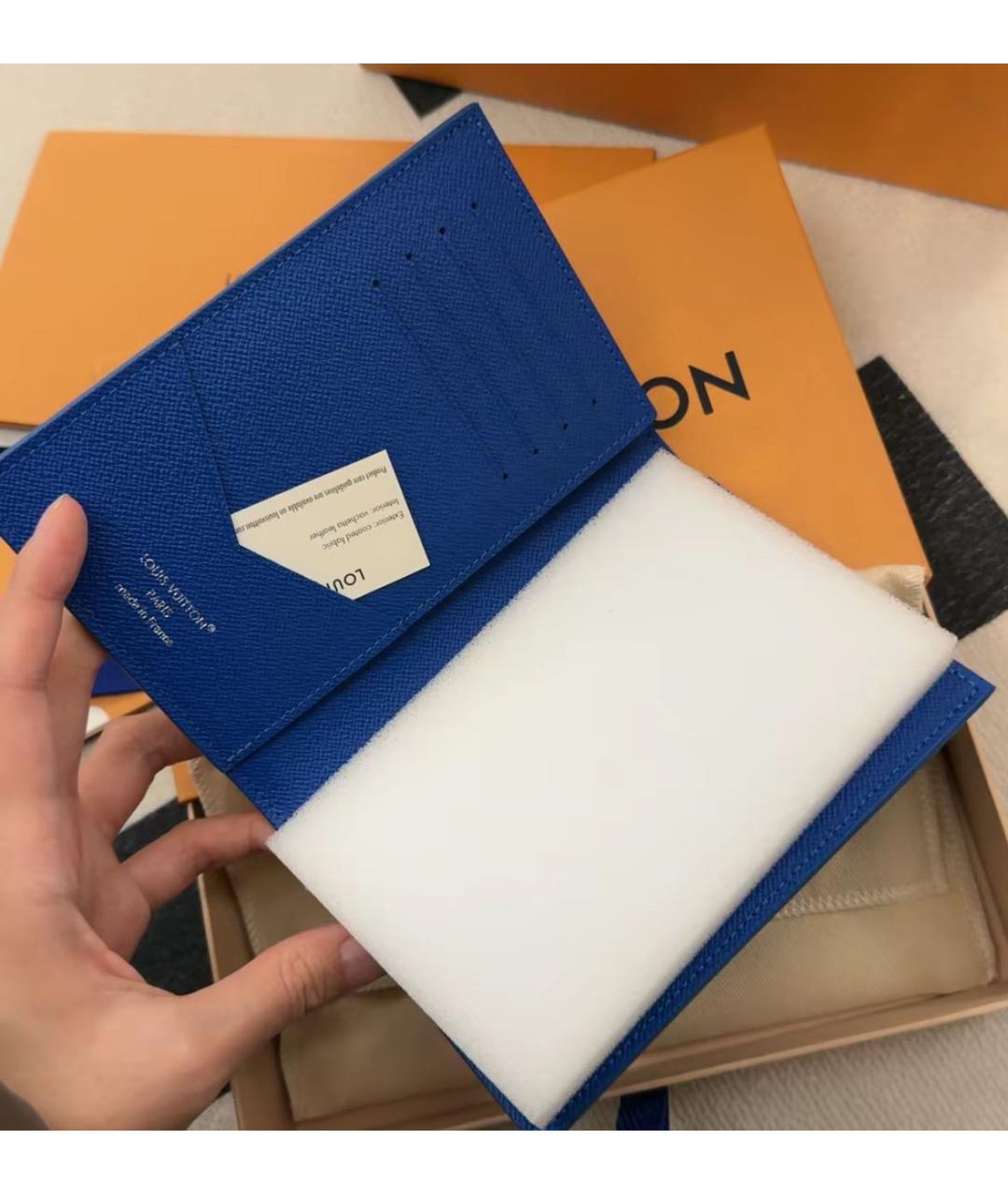 LOUIS VUITTON Синий кожаный кардхолдер, фото 3