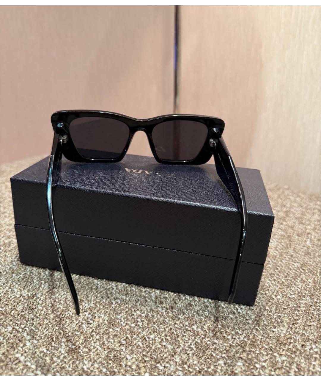 PRADA Черные пластиковые солнцезащитные очки, фото 3