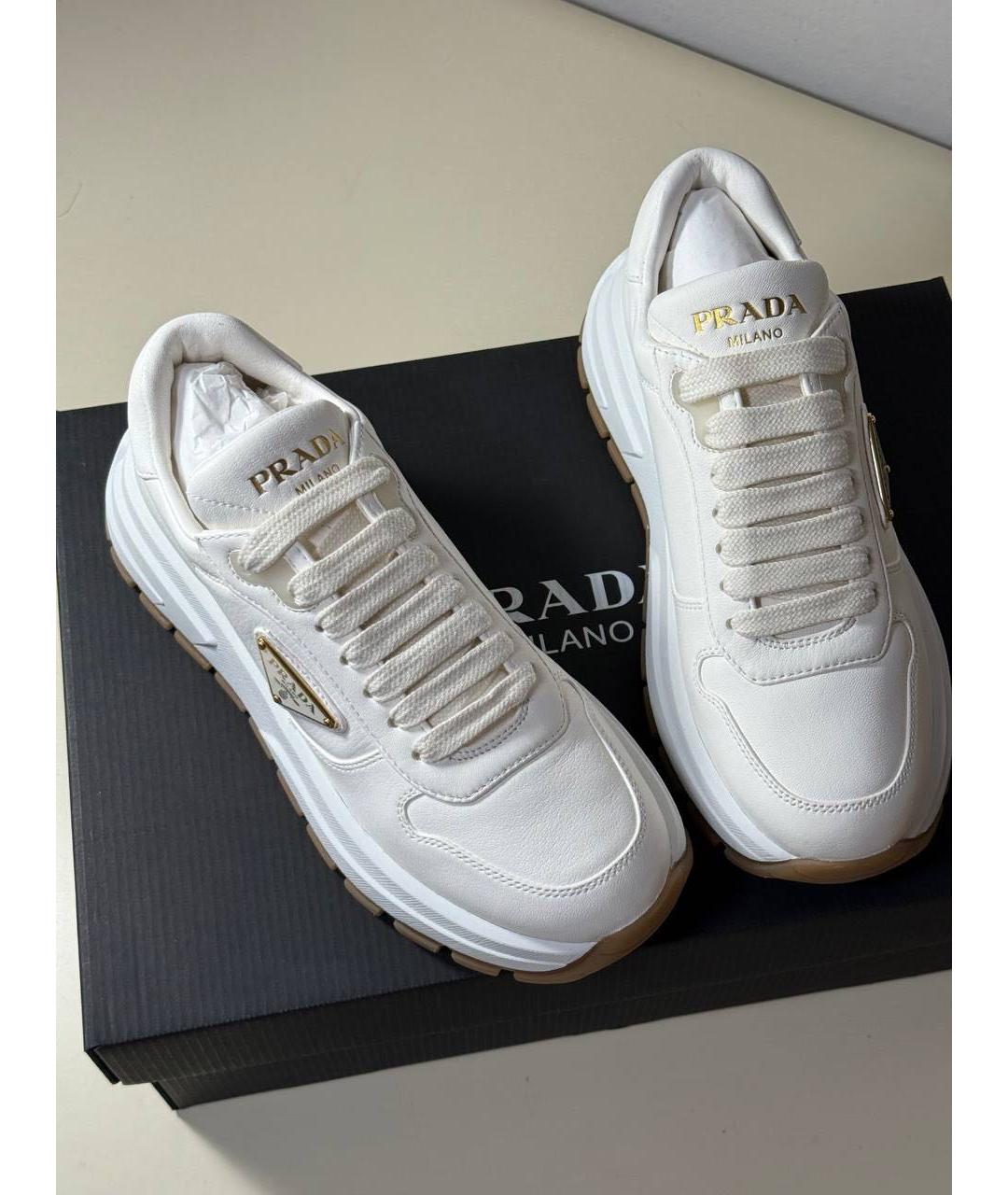 PRADA Белые кожаные кроссовки, фото 2