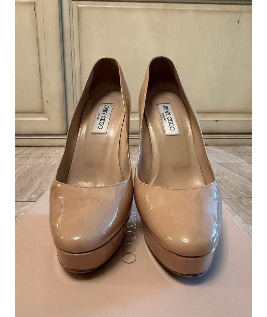 JIMMY CHOO Бежевые туфли из лакированной кожи, фото 2