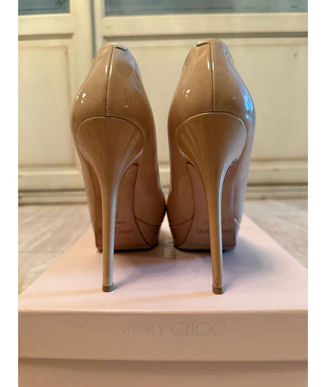 JIMMY CHOO Бежевые туфли из лакированной кожи, фото 4