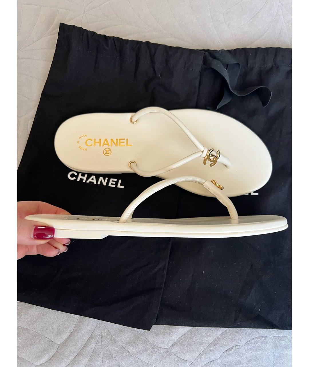 CHANEL Белые кожаные шлепанцы, фото 5