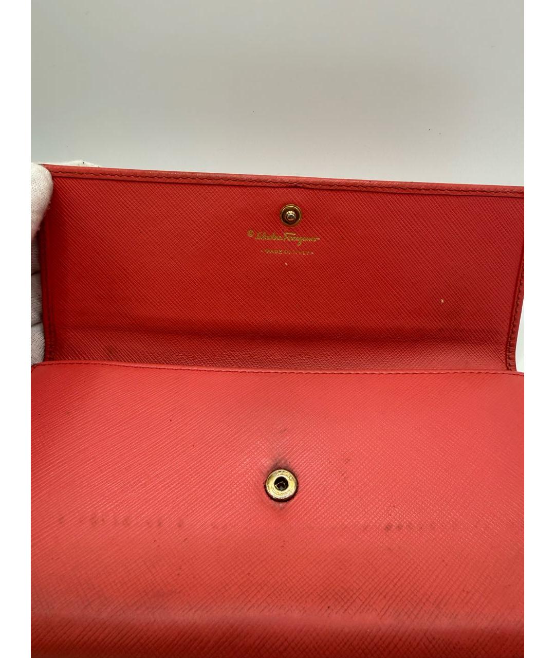 FERRAGAMO Коралловый кожаный кошелек, фото 4