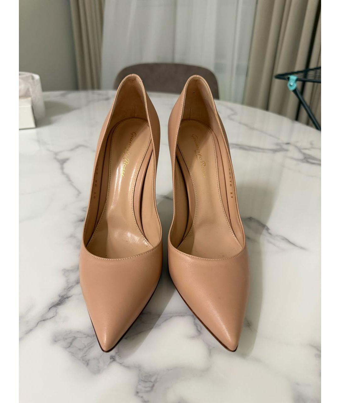 GIANVITO ROSSI Бежевые кожаные туфли, фото 2