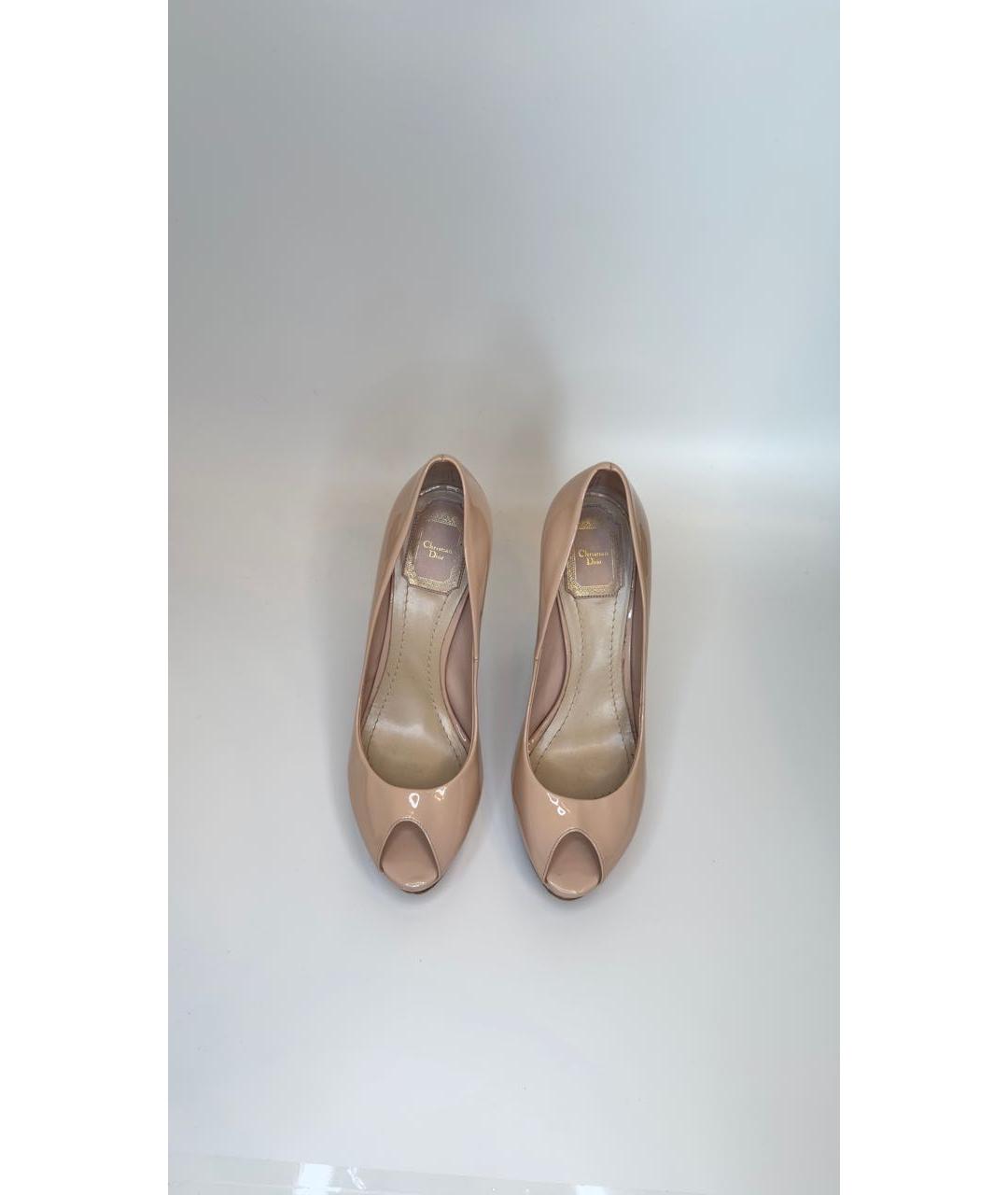 CHRISTIAN DIOR Бежевые туфли из лакированной кожи, фото 3