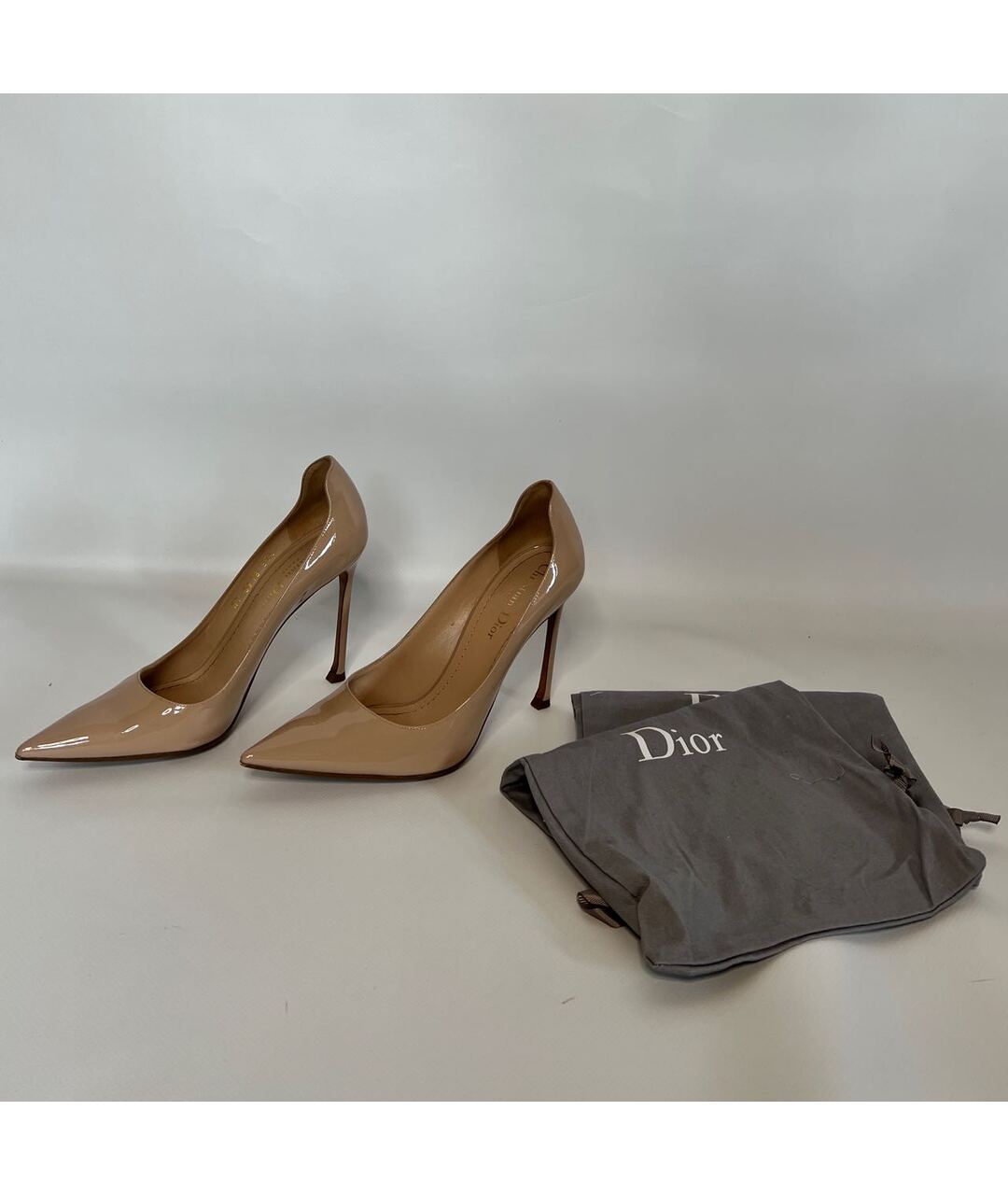 CHRISTIAN DIOR Бежевые туфли из лакированной кожи, фото 3
