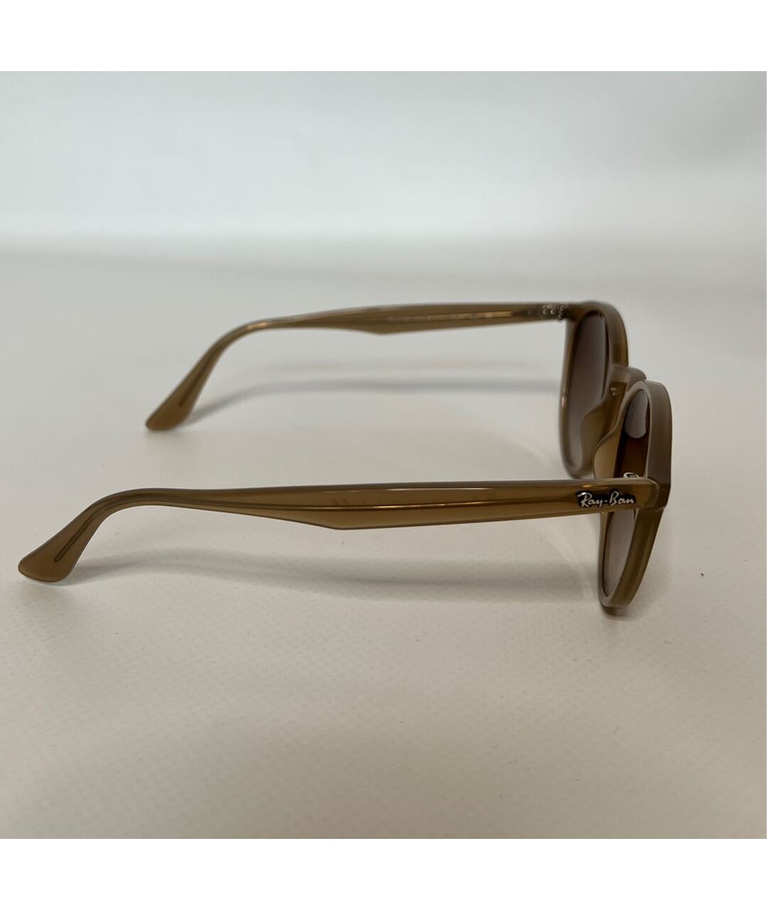 RAY BAN Бежевые пластиковые солнцезащитные очки, фото 5