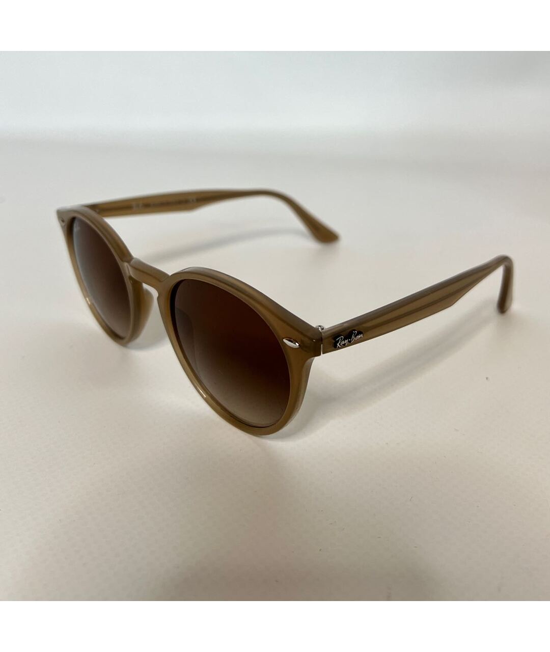 RAY BAN Бежевые пластиковые солнцезащитные очки, фото 2
