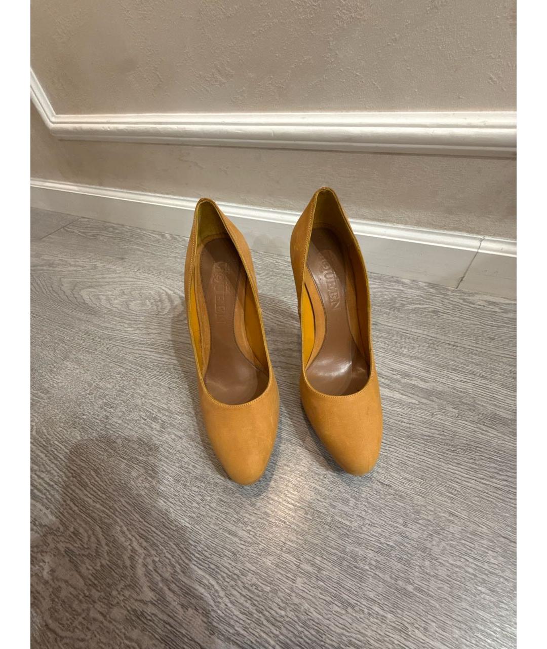 ALEXANDER MCQUEEN Горчичные нубуковые туфли, фото 2