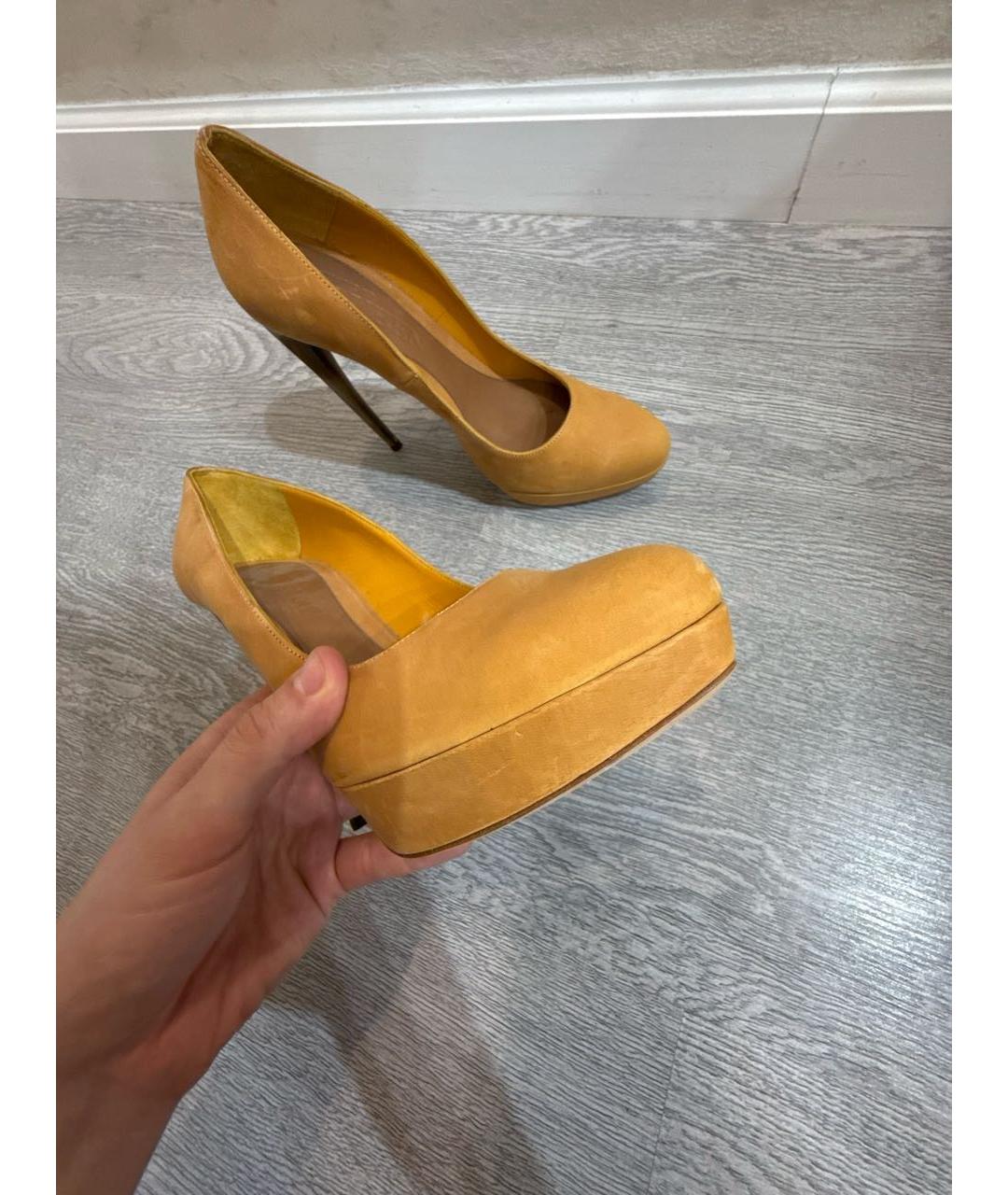 ALEXANDER MCQUEEN Горчичные нубуковые туфли, фото 6