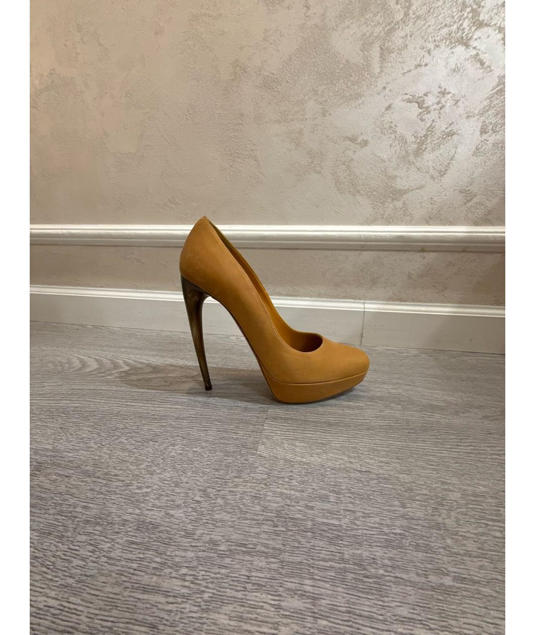 ALEXANDER MCQUEEN Горчичные нубуковые туфли, фото 7