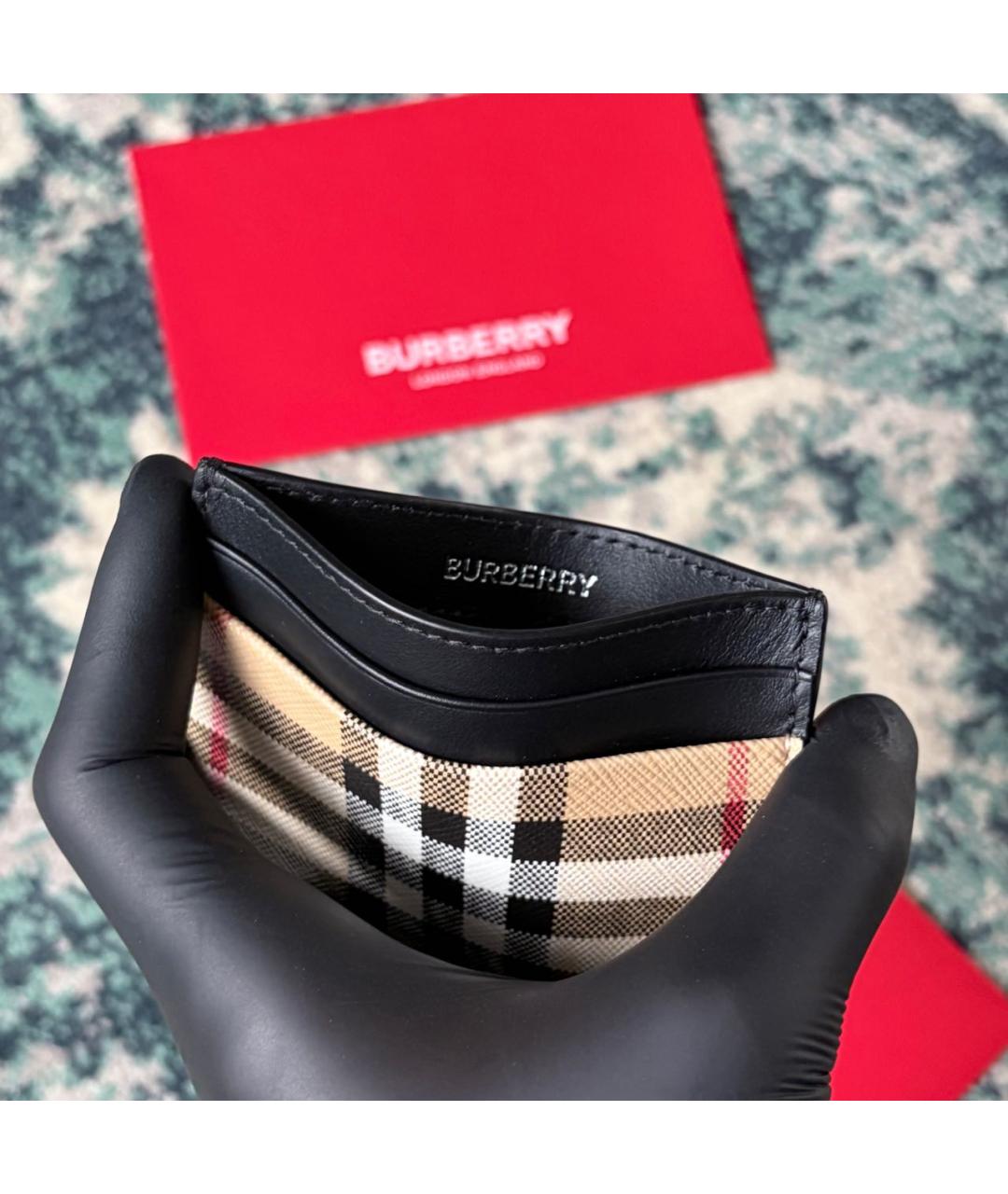 BURBERRY Бежевый кожаный кардхолдер, фото 5