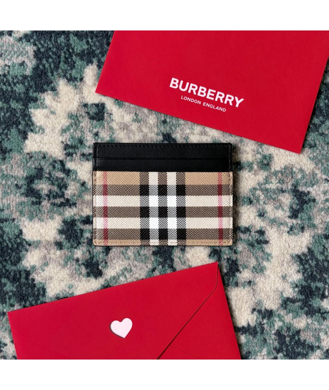 BURBERRY Бежевый кожаный кардхолдер, фото 2