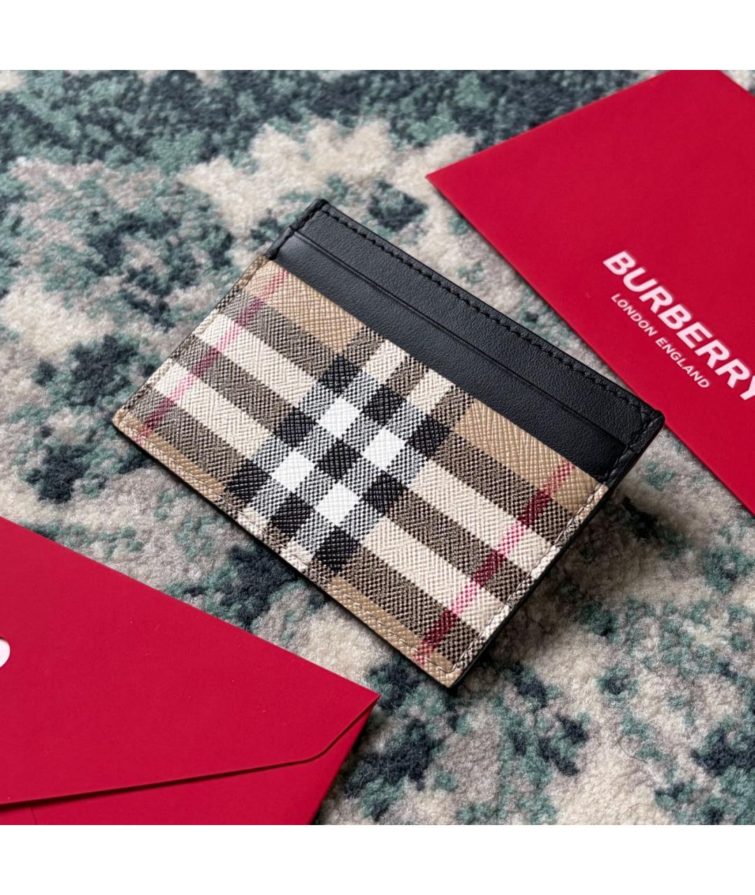 BURBERRY Бежевый кожаный кардхолдер, фото 3