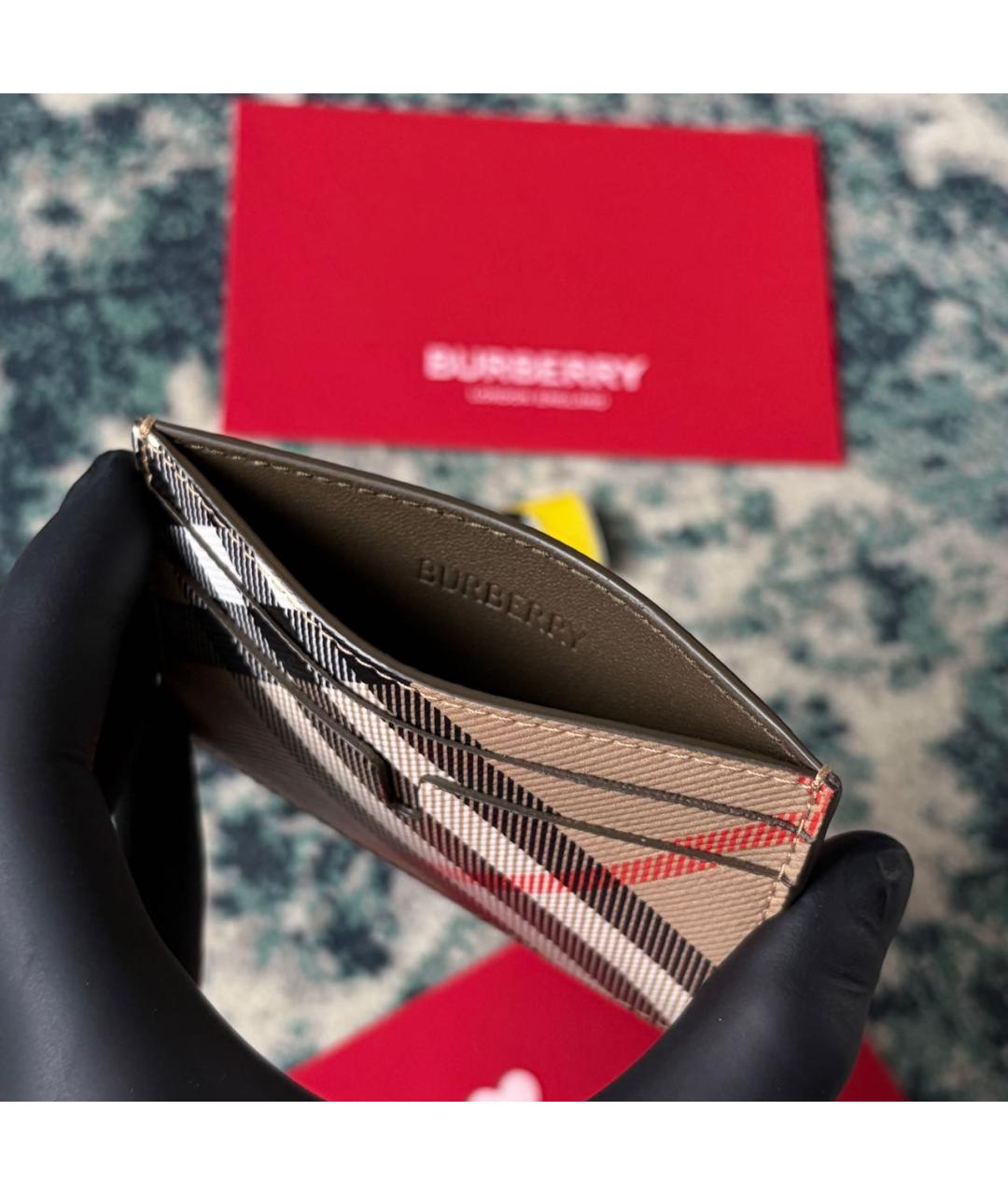 BURBERRY Бежевый кожаный кардхолдер, фото 5