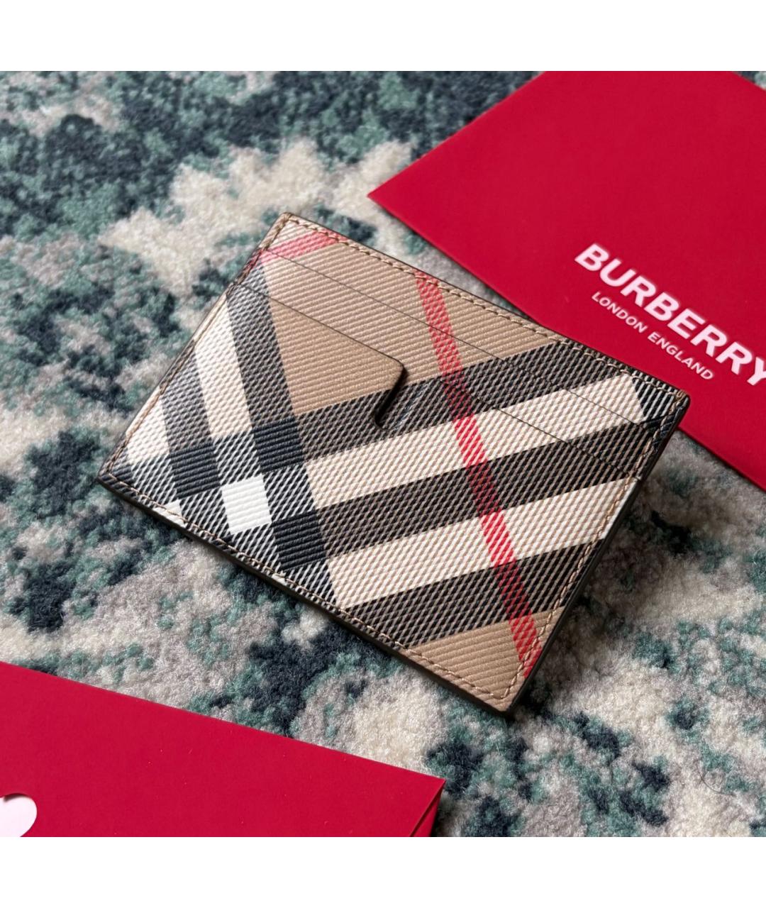 BURBERRY Бежевый кожаный кардхолдер, фото 4