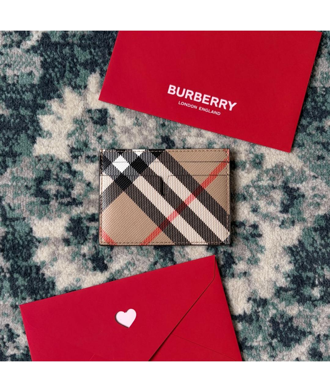 BURBERRY Бежевый кожаный кардхолдер, фото 2
