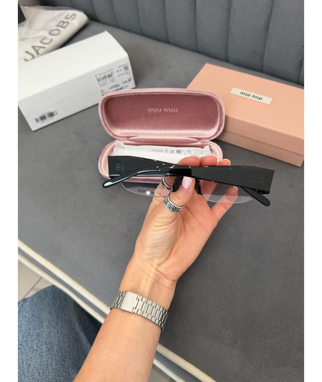 MIU MIU Черные пластиковые солнцезащитные очки, фото 4