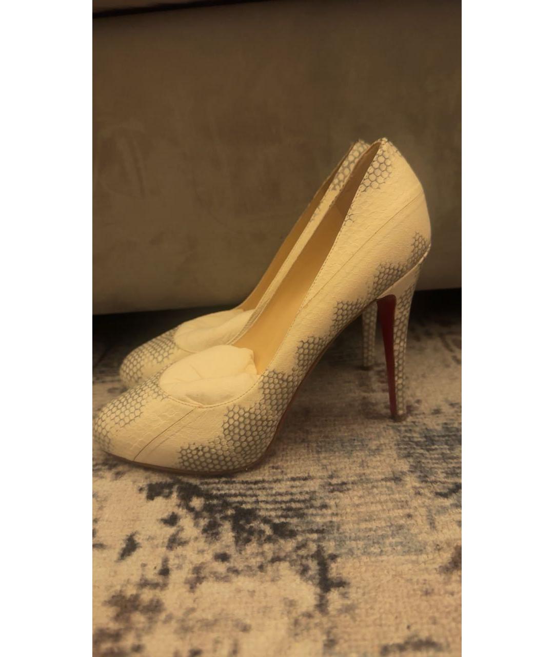 CHRISTIAN LOUBOUTIN Белые туфли из экзотической кожи, фото 4