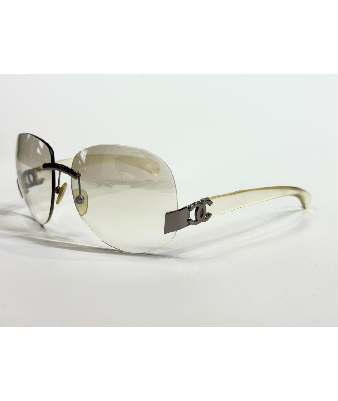 CHANEL Бежевые пластиковые солнцезащитные очки, фото 2